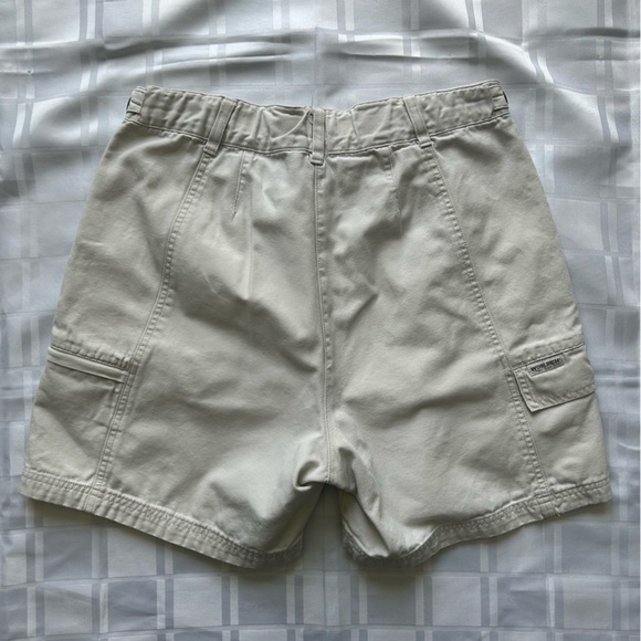 Woolrich Vintage High Rise Light Cream Cargo Shorts - Picture 16 of 17